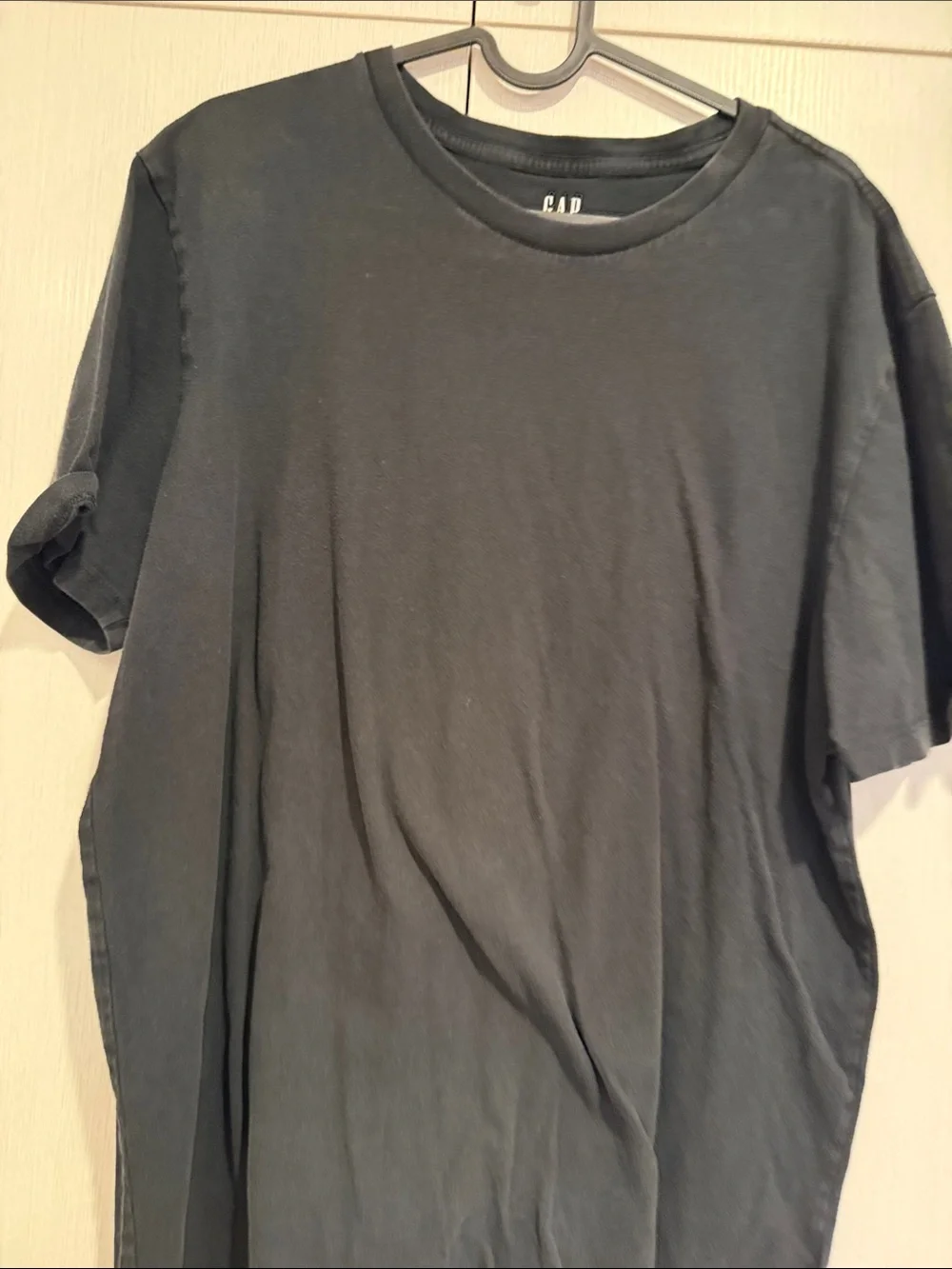 Guess Black Graphic Tee Set with Gold Logo bundle 4 - Picture 6 of 9
